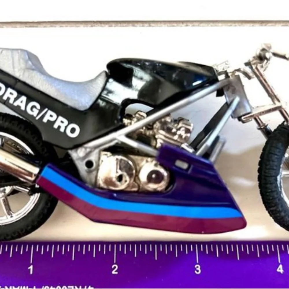 TOYS Motorcycle Models   Collect, Display or Play With Includes 7 Cycles